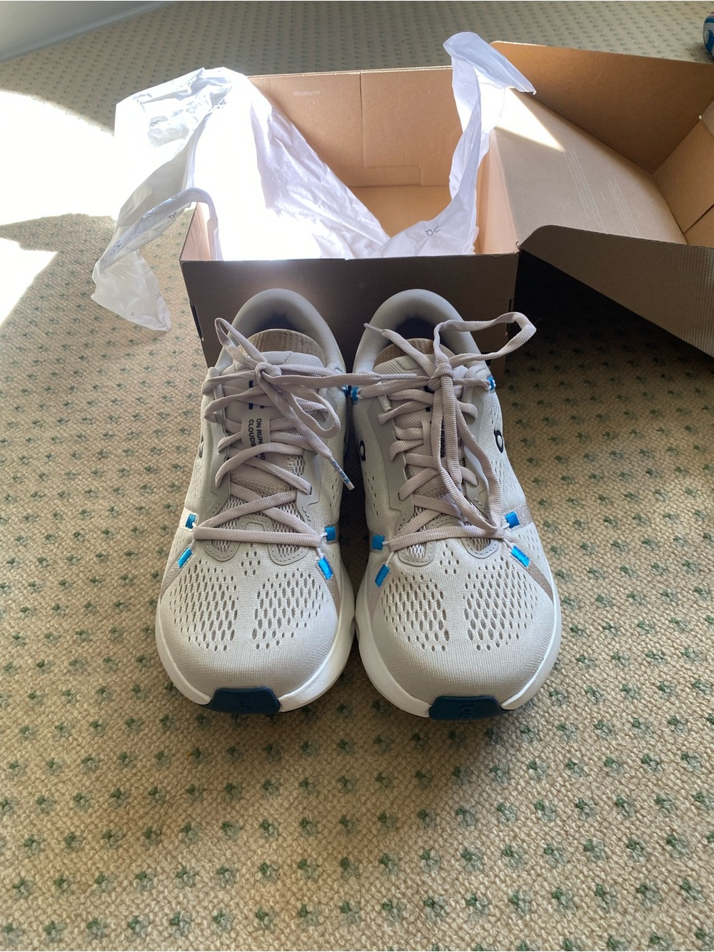 NWT On Cloud - Cloudsurfer 2 wide - 8.5